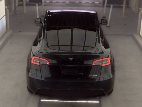 Used 2025 Tesla Model Y Long Range AWD/4WD image 7