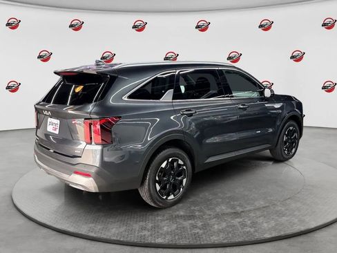 Used 2024 Kia Sorento S AWD/4WD image 5