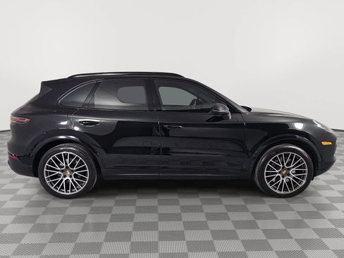 Used 2023 Porsche Cayenne w/ Premium Package AWD/4WD image 9