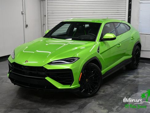 Used 2025 Lamborghini Urus SE image 2