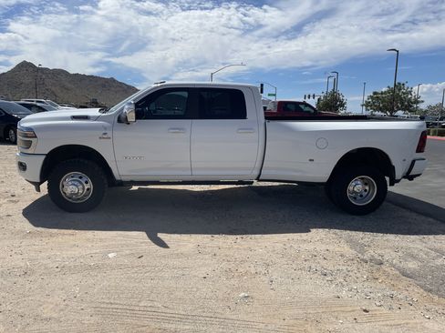 Used 2018 RAM 3500 Laramie AWD/4WD image 2