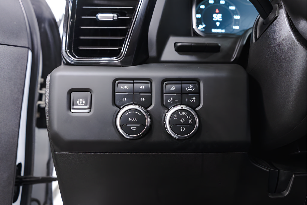 Used 2024 GMC Sierra 2500 AT4 w/ AT4 Premium Plus Package AWD/4WD image 18