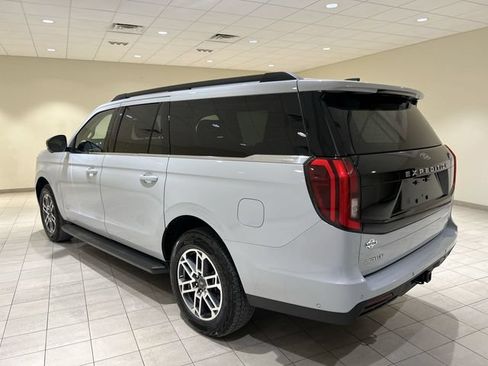 Used 2025 Ford Expedition Max Active AWD/4WD image 3