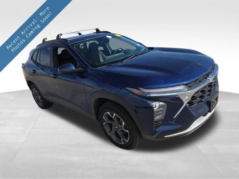 Used 2024 Chevrolet Trax LT w/ Driver Confidence Package image 1