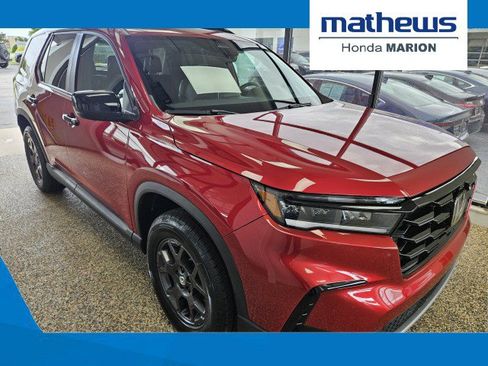 Used 2025 Honda Pilot TrailSport image 1