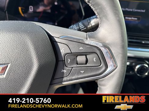 Used 2025 Chevrolet Trax LT w/ LT Convenience Package image 8