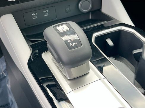 New 2025 Mitsubishi Outlander SE image 16