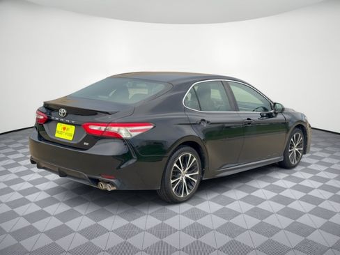 Used 2018 Toyota Camry SE FWD image 9