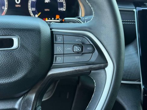 Used 2023 Jeep Grand Cherokee L Limited AWD/4WD image 30
