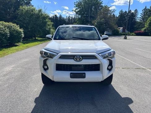 Used 2022 Toyota 4Runner SR5 Premium w/ Moonroof Package AWD/4WD image 8