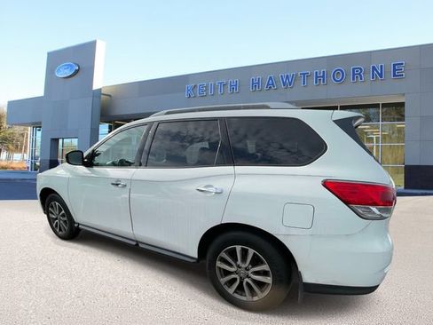 Used 2015 Nissan Pathfinder SV FWD image 4