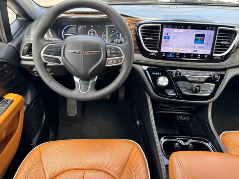 Certified 2022 Chrysler Pacifica Pinnacle FWD image 22