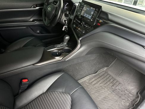 Used 2021 Toyota Camry SE image 14