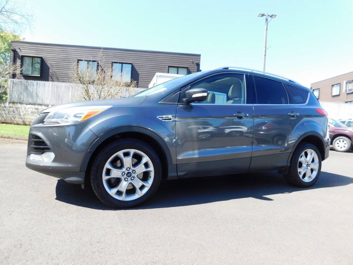 Used 2016 Ford Escape Titanium w/ Equipment Group 301A AWD/4WD image 4