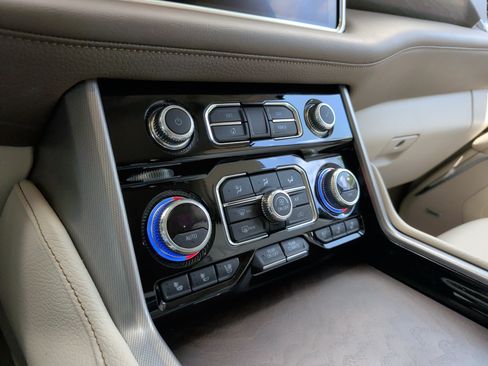 Used 2022 GMC Yukon Denali RWD image 18