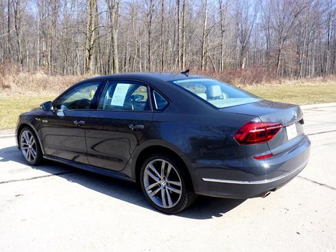 Used 2018 Volkswagen Passat 2.0T R-Line image 3