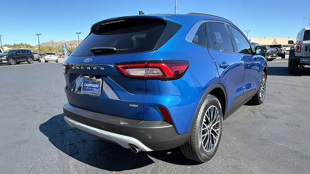 Used 2023 Ford Escape SE FWD image 3