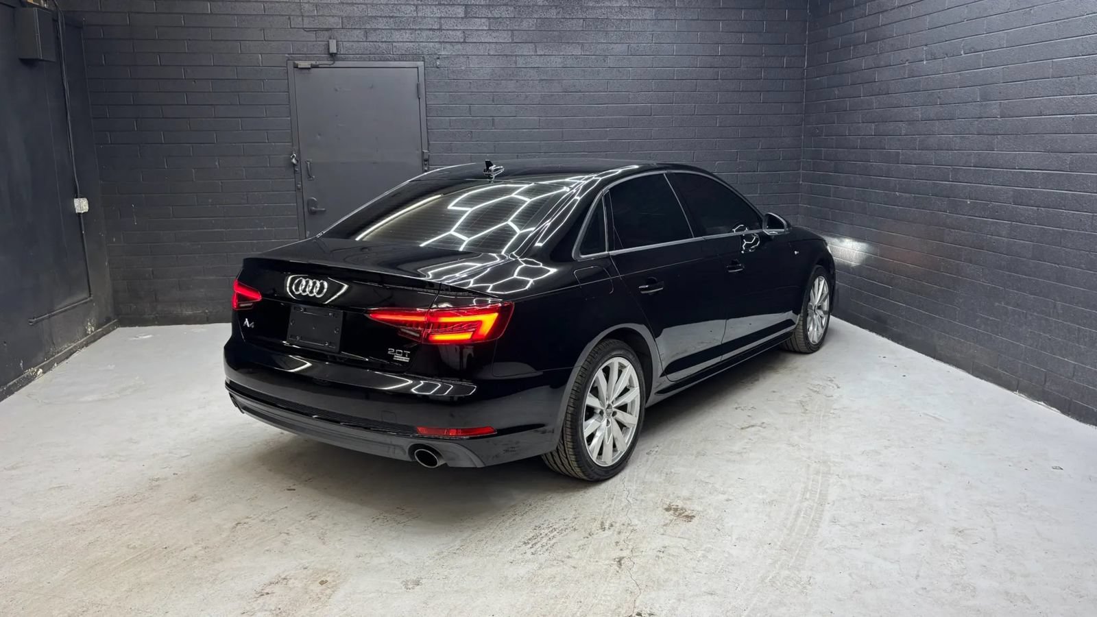 Used 2018 Audi A4 2.0T Ultra Premium w/ 18" Wheel Package FWD image 4