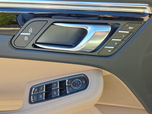 Certified 2026 Porsche Macan image 7