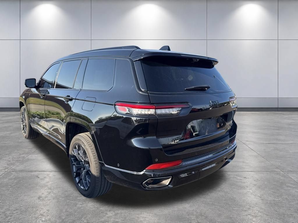 Used 2023 Jeep Grand Cherokee L Summit w/ Advanced Protech Group IV AWD/4WD image 7