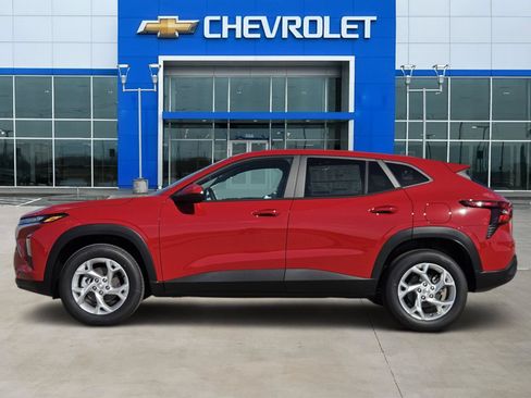 New 2026 Chevrolet Trax LS w/ LS Convenience Package FWD image 3