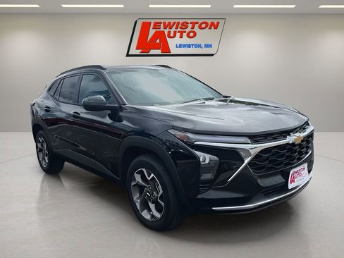 New 2025 Chevrolet Trax LT w/ LT Convenience Package image 2