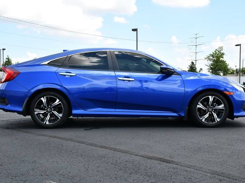 Used 2018 Honda Civic Touring image 8