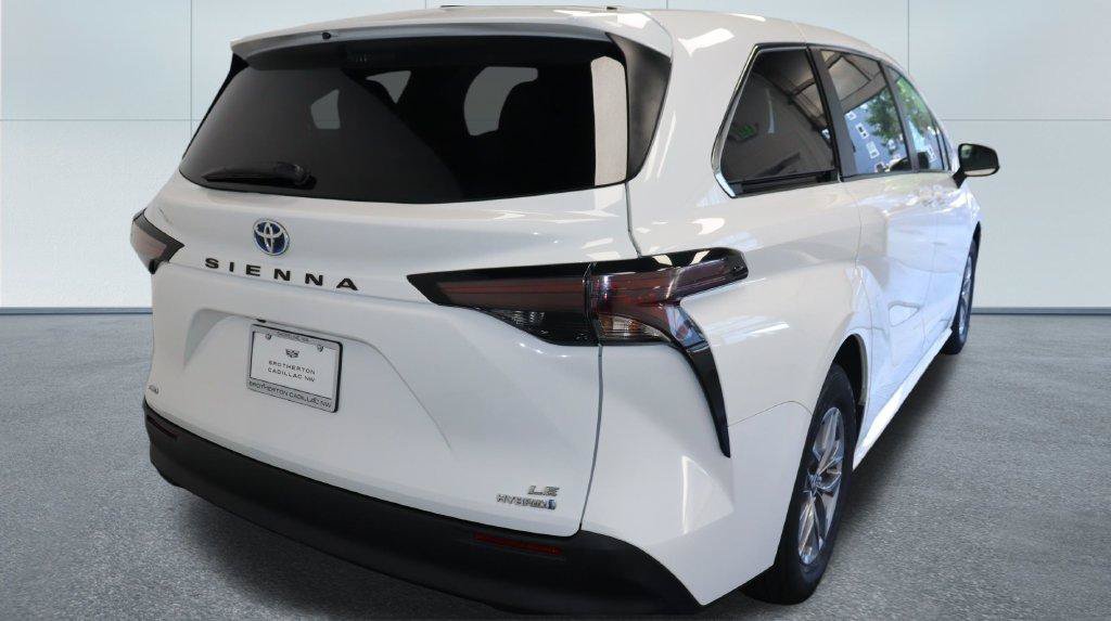 Used 2024 Toyota Sienna LE AWD/4WD image 14