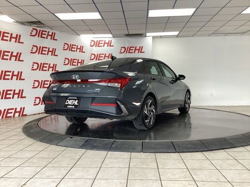 Used 2025 Hyundai Elantra SEL FWD image 7