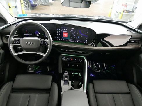 Certified 2025 Audi Q5 2.0T Premium Plus w/ Premium Plus image 24