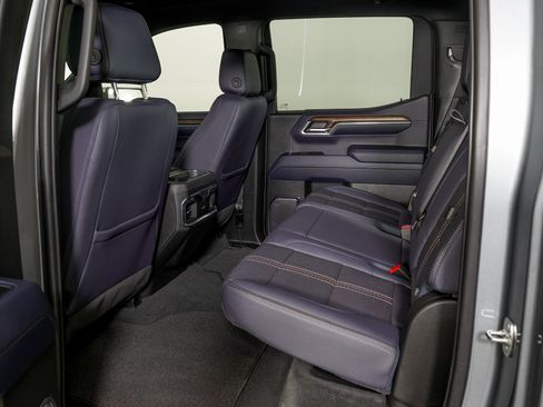 Used 2024 Chevrolet Silverado 1500 High Country w/ Technology Package image 12