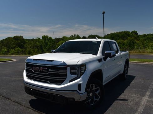 Used 2022 GMC Sierra 1500 SLT w/ SLT Premium Plus Package AWD/4WD image 6