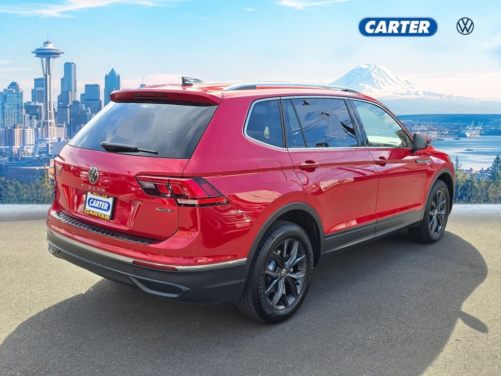 Used 2024 Volkswagen Tiguan SE AWD/4WD image 3