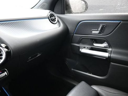 Used 2025 Mercedes-Benz GLA 250 4MATIC image 10