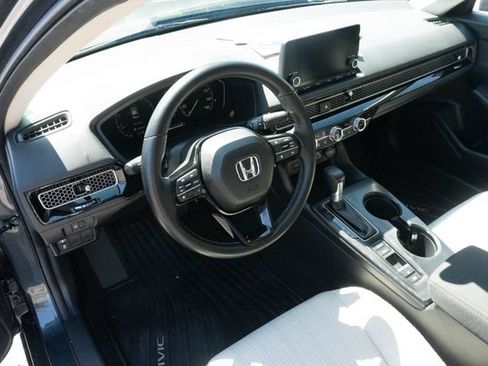 Used 2023 Honda Civic EX image 3