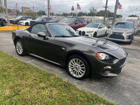 Used 2017 FIAT 124 Spider Classica image 5