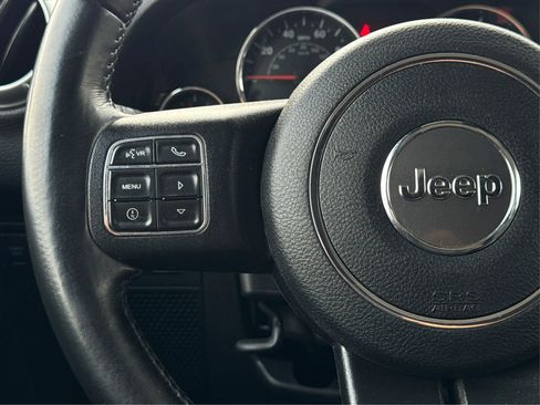 Used 2017 Jeep Wrangler Unlimited Rubicon w/ Connectivity Group image 29