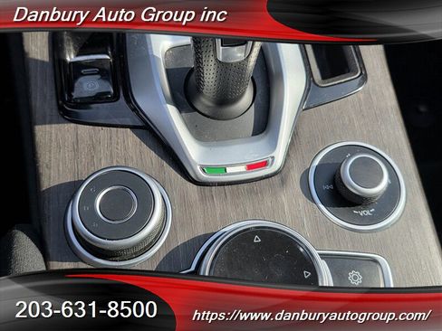 Used 2023 Alfa Romeo Stelvio Ti AWD/4WD image 17