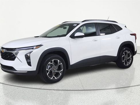 New 2026 Chevrolet Trax LT FWD image 2