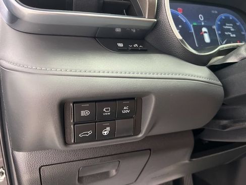 Used 2023 Toyota Highlander Limited AWD/4WD image 25