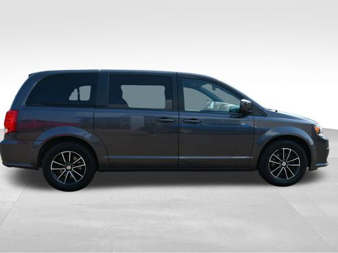 Used 2018 Dodge Grand Caravan GT w/ Safety Sphere Group FWD image 9