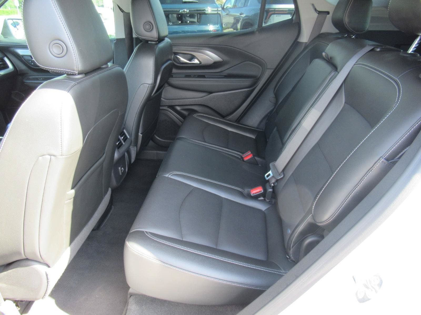 Used 2024 GMC Terrain SLT AWD/4WD image 36