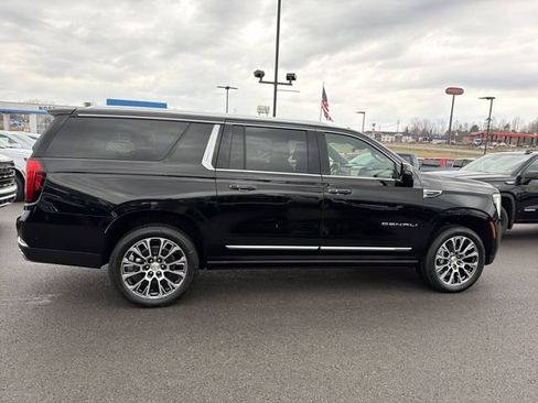 New 2026 GMC Yukon XL Denali w/ Denali Reserve Package AWD/4WD image 5
