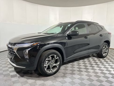 Used 2024 Chevrolet Trax LT image 4