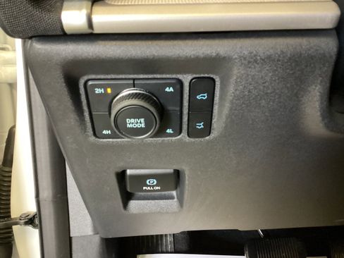 Used 2025 Ford Expedition Active AWD/4WD image 17