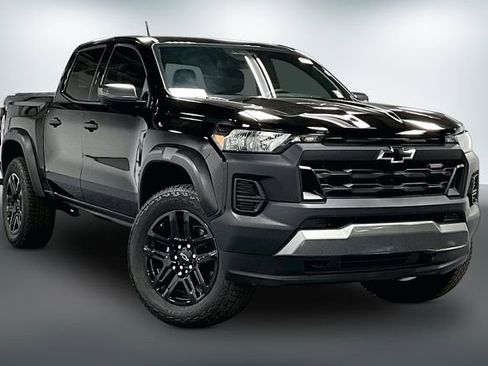Used 2025 Chevrolet Colorado Trail Boss AWD/4WD image 1