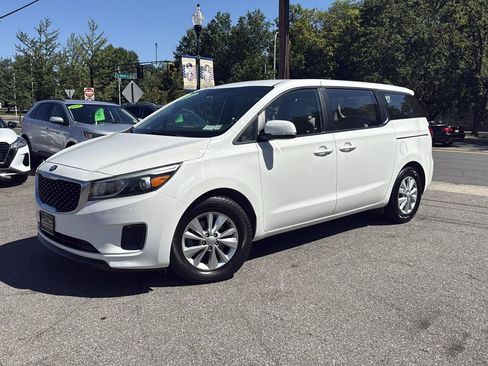 Used 2018 Kia Sedona L FWD image 3