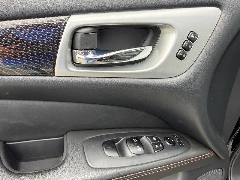 Used 2020 Nissan Pathfinder SL AWD/4WD image 35