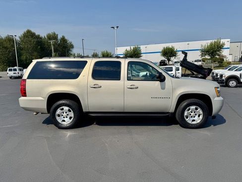 Used 2009 Chevrolet Suburban LT image 4