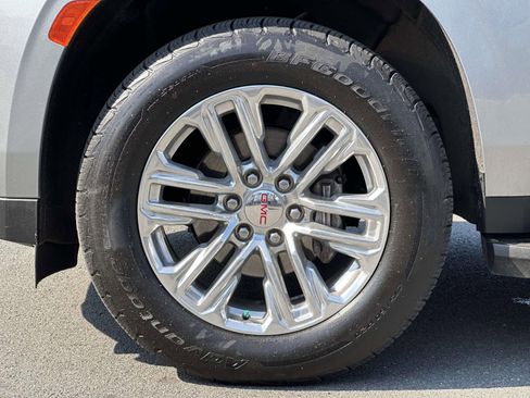 Certified 2023 GMC Yukon XL SLT w/ SLT Premium Package AWD/4WD image 7